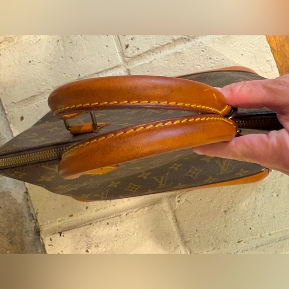 Authentic Vintage Louis Vuitton Alma Monogram Bag - Picture 4 of 11
